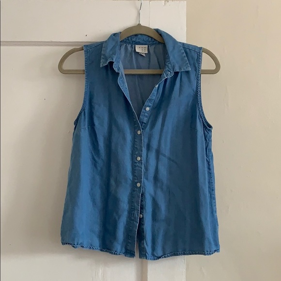 Chambray top 🌸 50% OFF BUNDLES - Picture 1 of 2